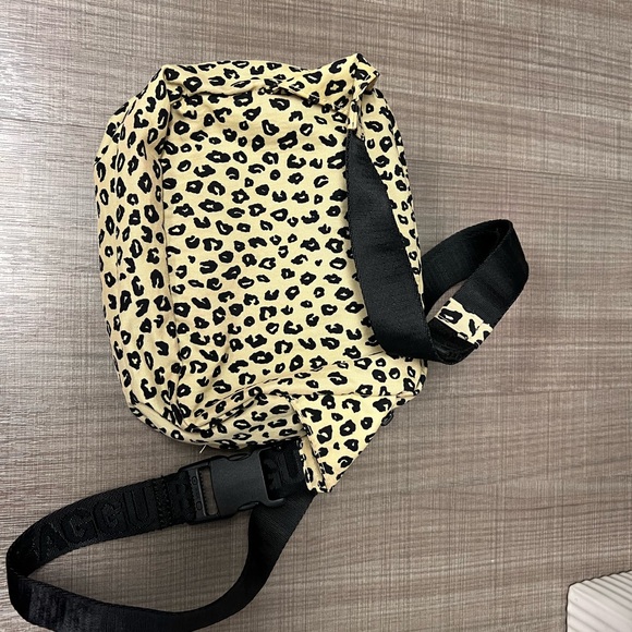 Baggu Honey Leopard Fanny Pack - Picture 2 of 4